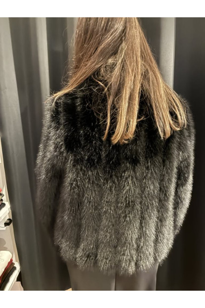 468. Chaqueta negra pelo