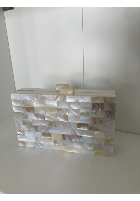 4.14. Clutch nácar cuadritos