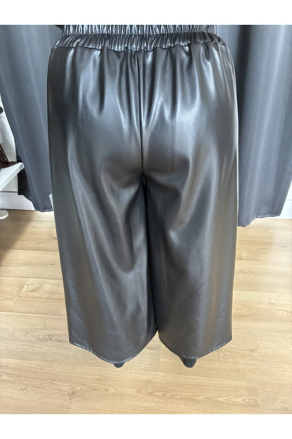 0079. Pantalón cuero bolsillos