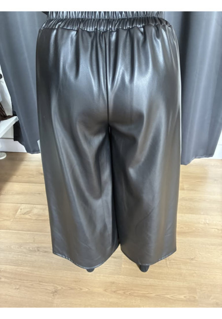 0079. Pantalón cuero bolsillos