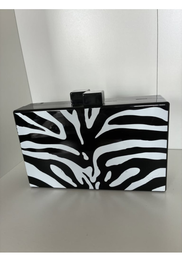 153. Clutch cebra