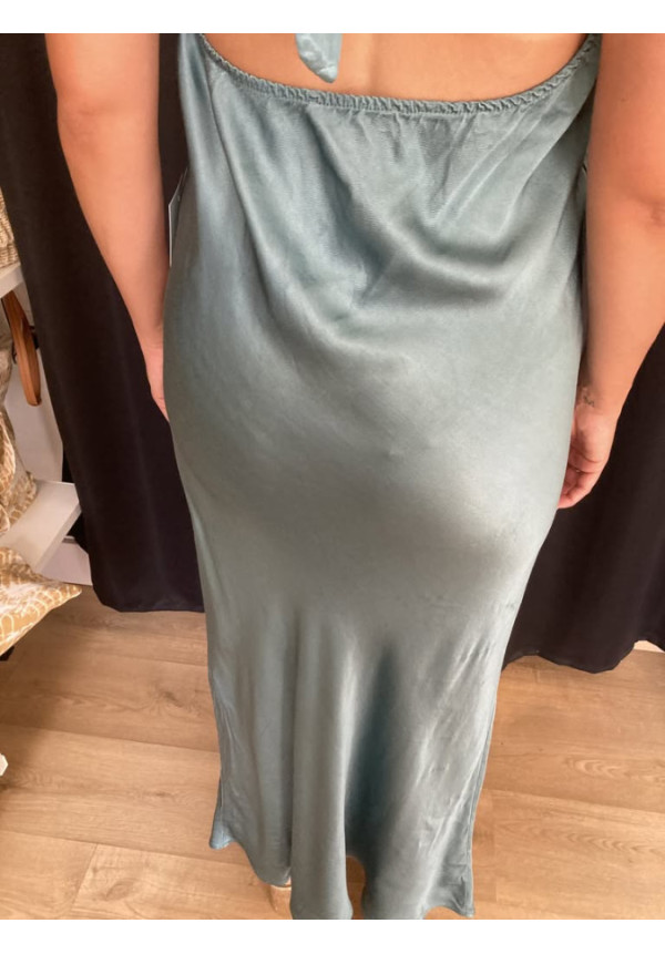 6.32. Vestido satén espalda