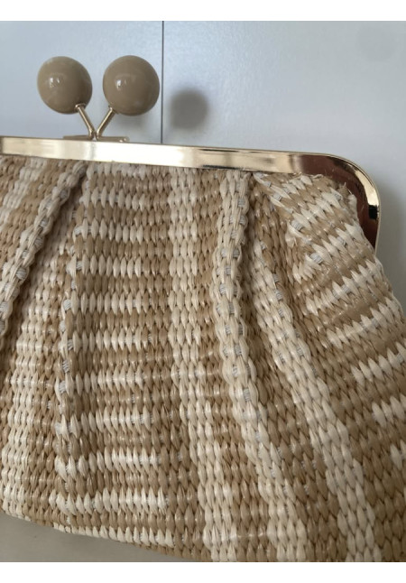2.1. Clutch monedero rafia