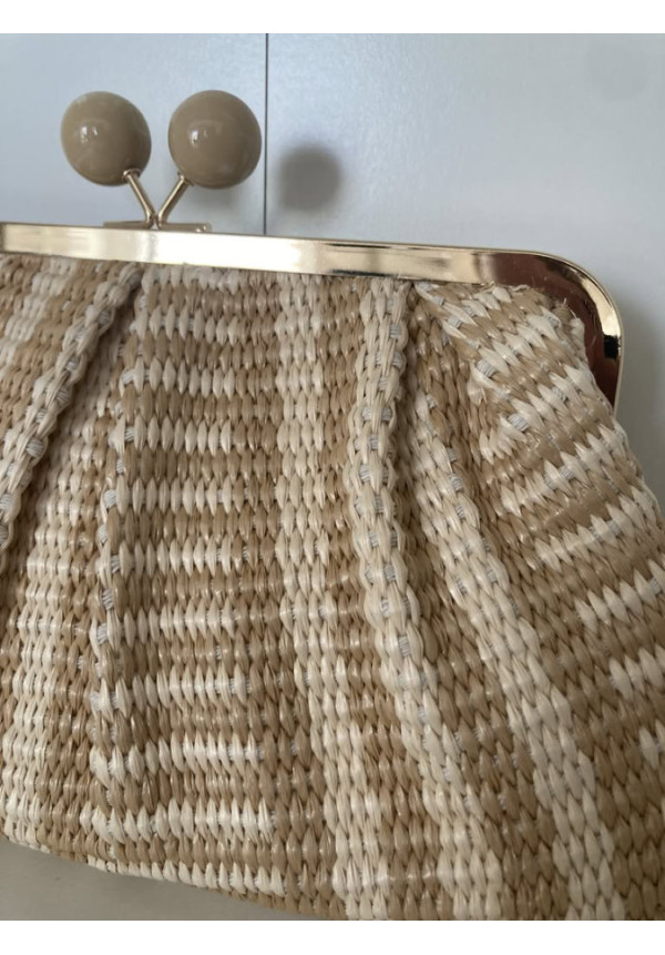 2.1. Clutch monedero rafia