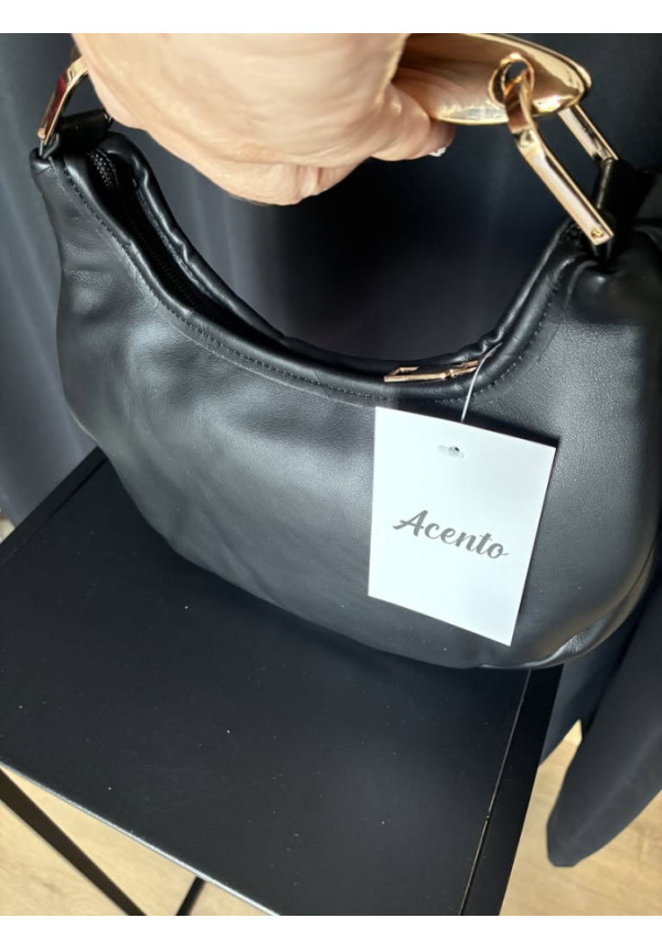 016. Bolso trenzado asa dorada