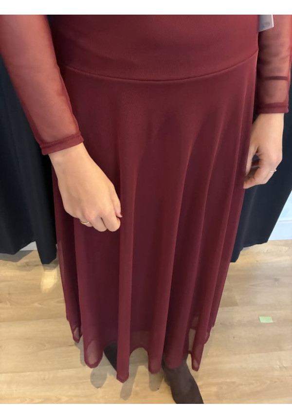 0083. Vestido tul hombros