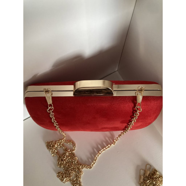 997. Clutch rojo ante ovalado