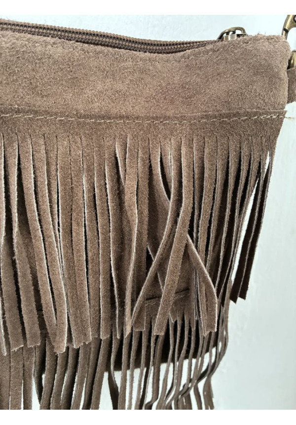 022. Bolso flecos piel