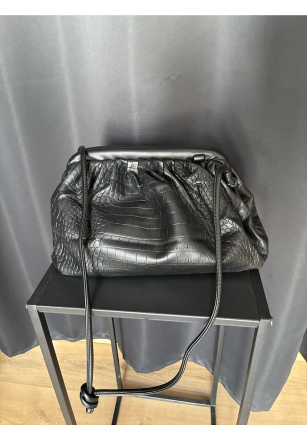 019. Bolso cartera negro coco