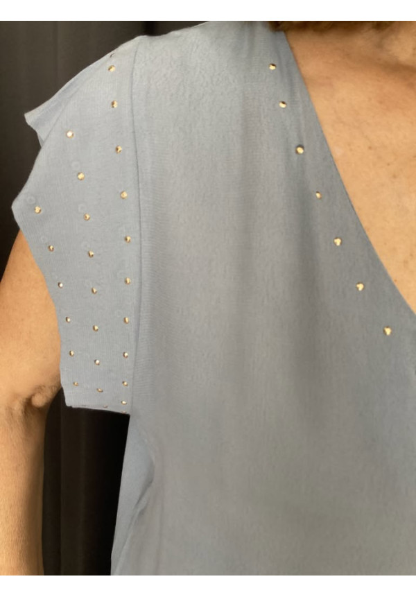 2.2. Blusa tachas