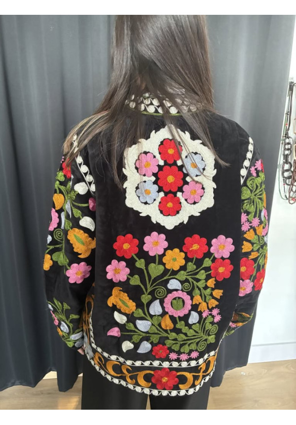 0056. Chaqueta bordados flowers