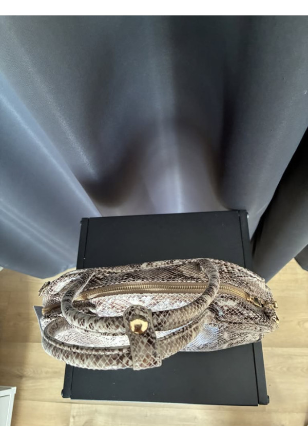 013. Bolso baguette serpiente