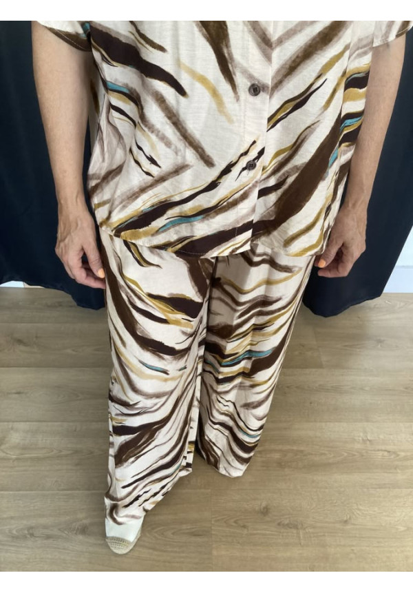 6.23. Pantalón estampado lineas