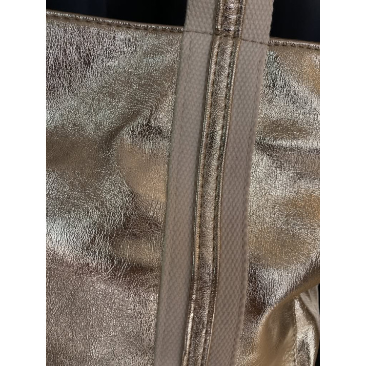 1427. Bolso dorado asas beige