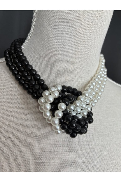 4. Collar bicolor perlas nudo