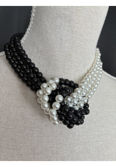 4. Collar bicolor perlas nudo