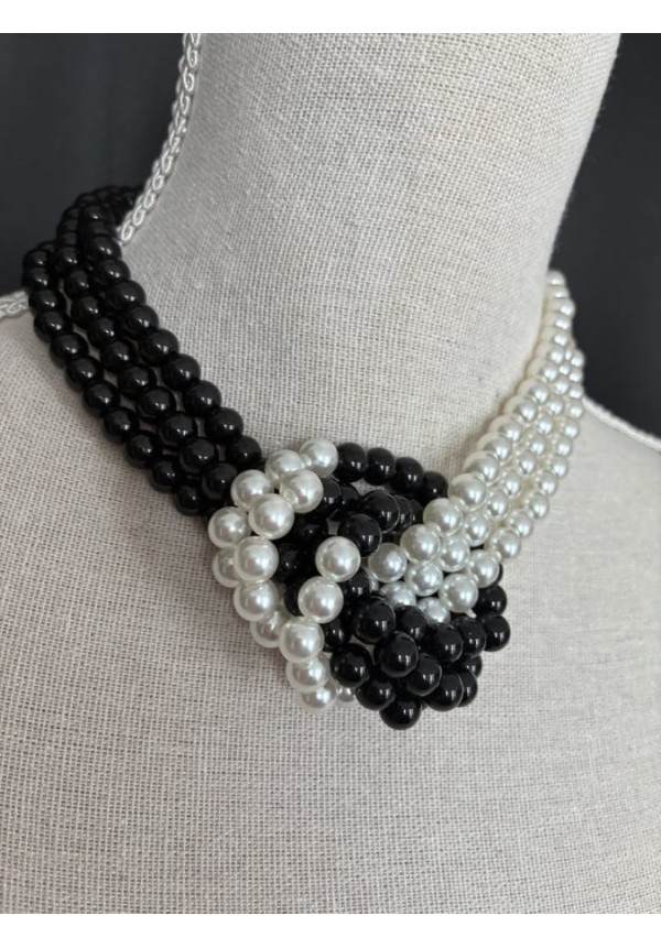 4. Collar bicolor perlas nudo