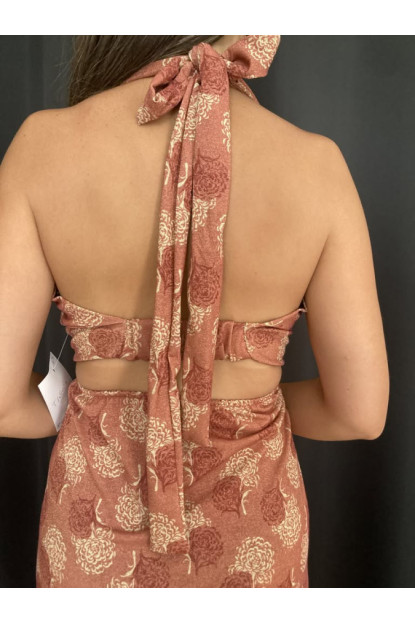 6.35. Vestido cuello brillo