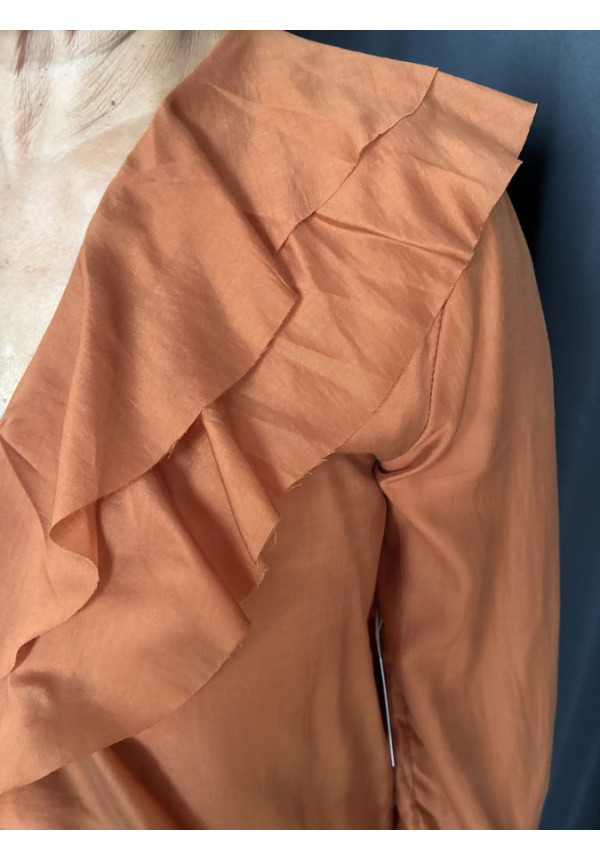 0037. Blusa volante
