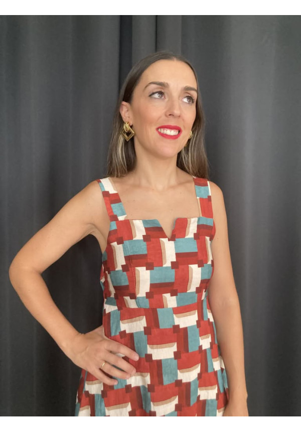 6.56. Vestido estampado retro escote
