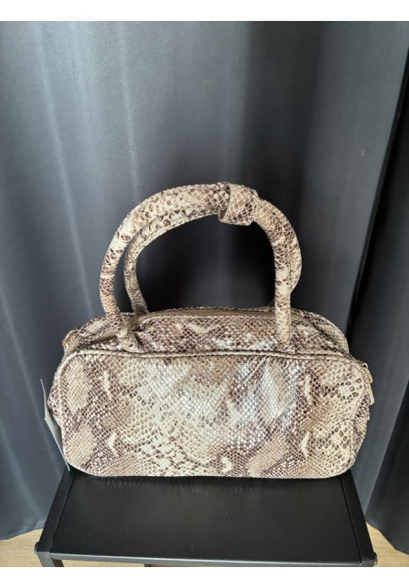 013. Bolso baguette serpiente
