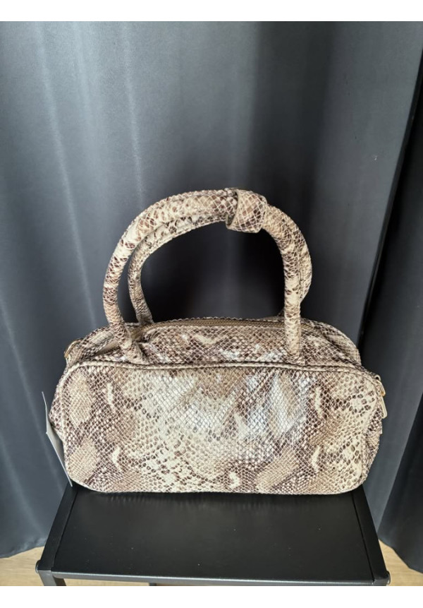 013. Bolso baguette serpiente