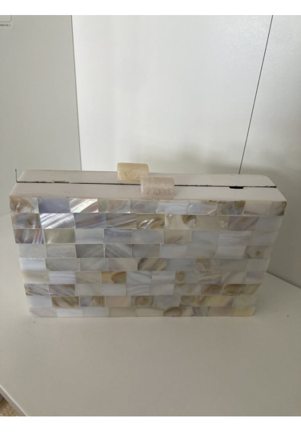 4.14. Clutch nácar cuadritos