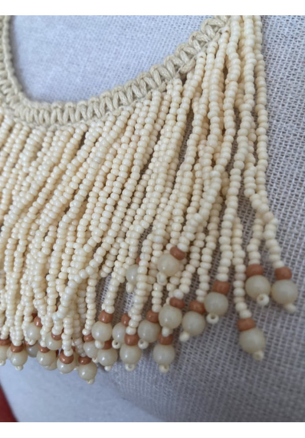 2.7. Collar étnico bolitas