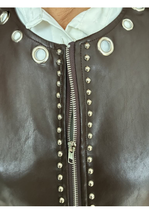 0057. Chaqueta cuero y tachas