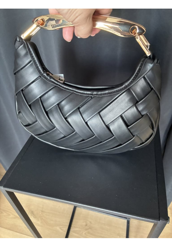 016. Bolso trenzado asa dorada