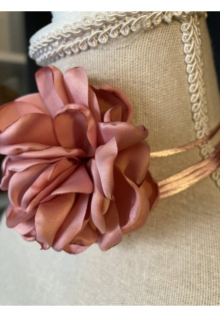 Collar flor rosa