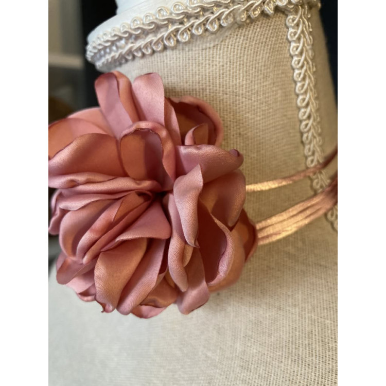 Collar flor rosa