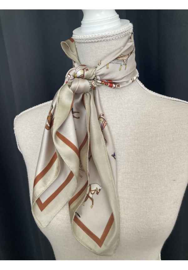 925-1. Pañuelo seda estampado