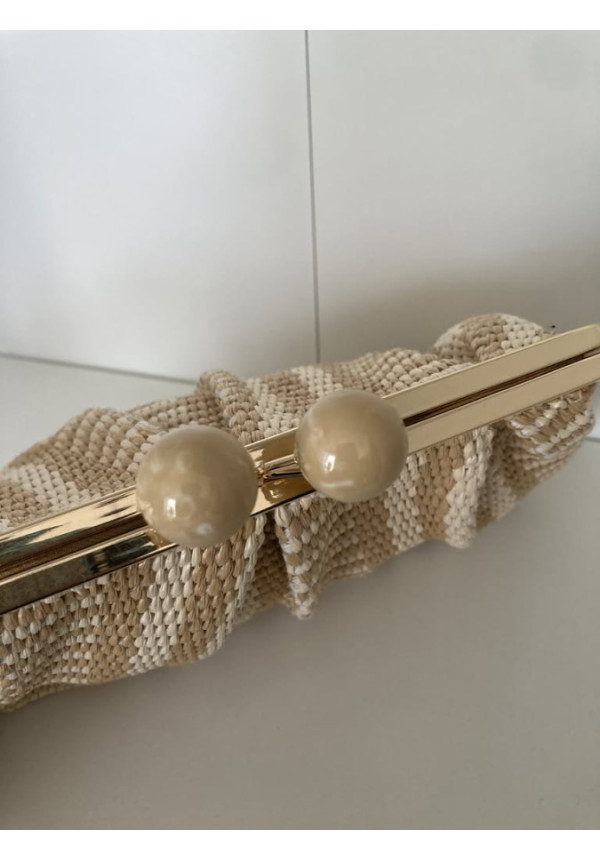 2.1. Clutch monedero rafia
