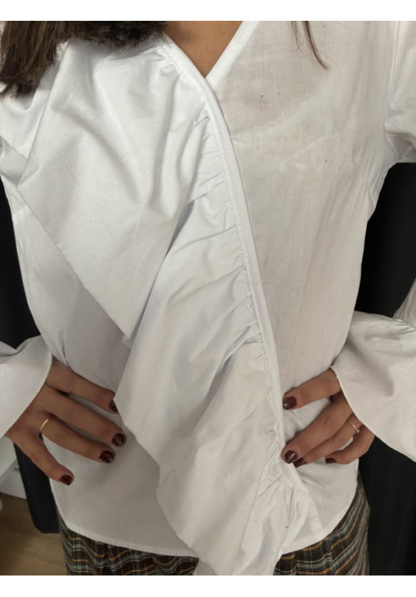 0044. Camisa popelin volante