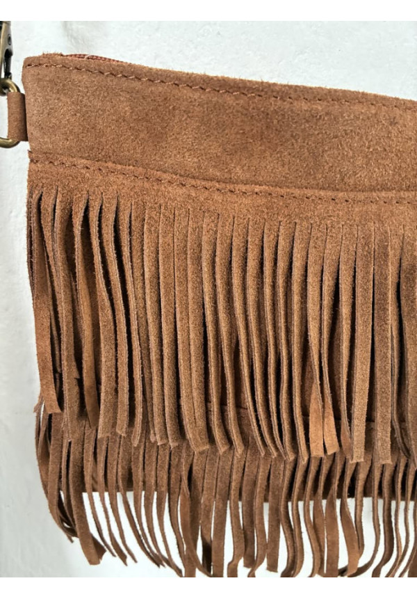 022. Bolso flecos piel