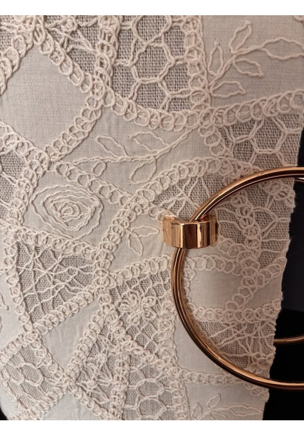 60. Clutch aro y croché