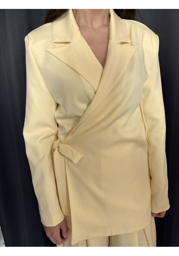 23. Traje cruzado lazada