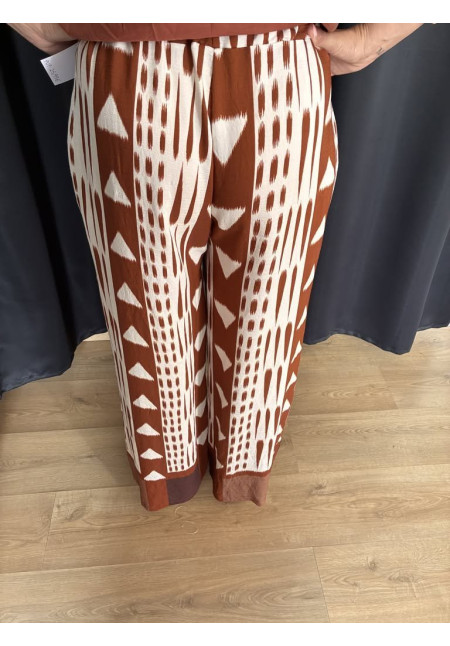 426. Pantalón estampado