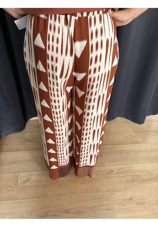 426. Pantalón estampado