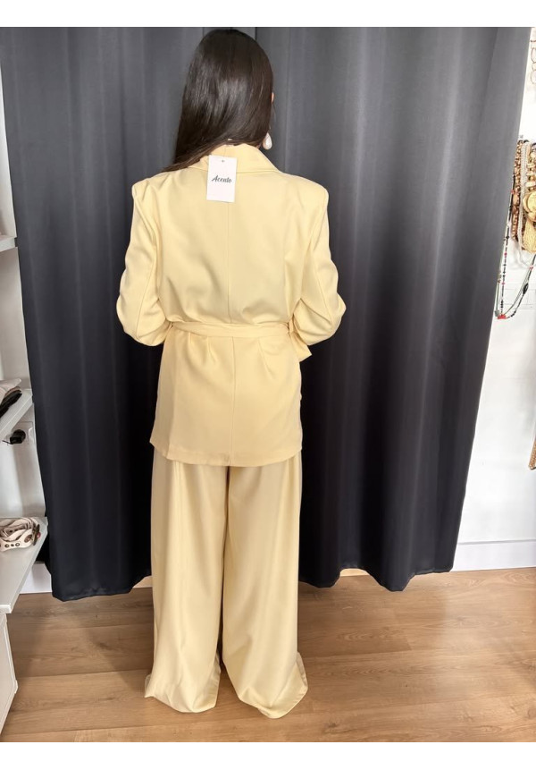 23. Traje cruzado lazada