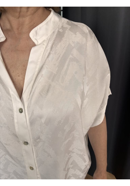 134. Blusa seda relieves