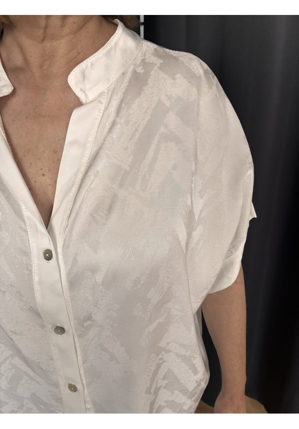 134. Blusa seda relieves
