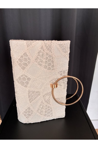 60. Clutch aro y croché