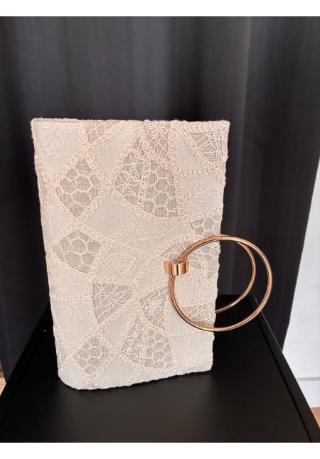 60. Clutch aro y croché