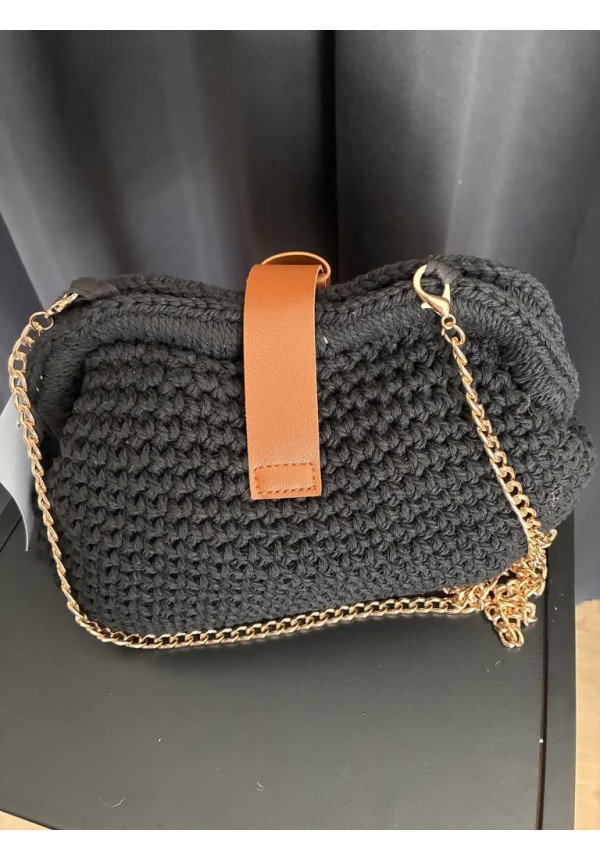 479. Bolso clutch cierre cuero
