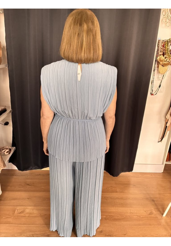 28. Conjunto plisado