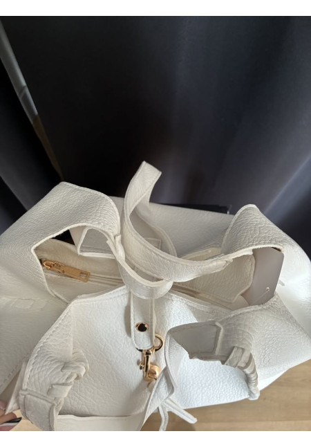 PV07. Bolso pespuntes cierre oro