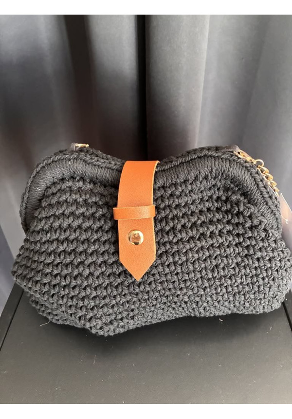 479. Bolso clutch cierre cuero