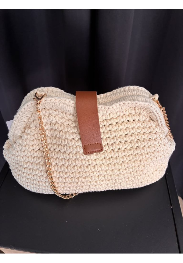 479. Bolso clutch cierre cuero